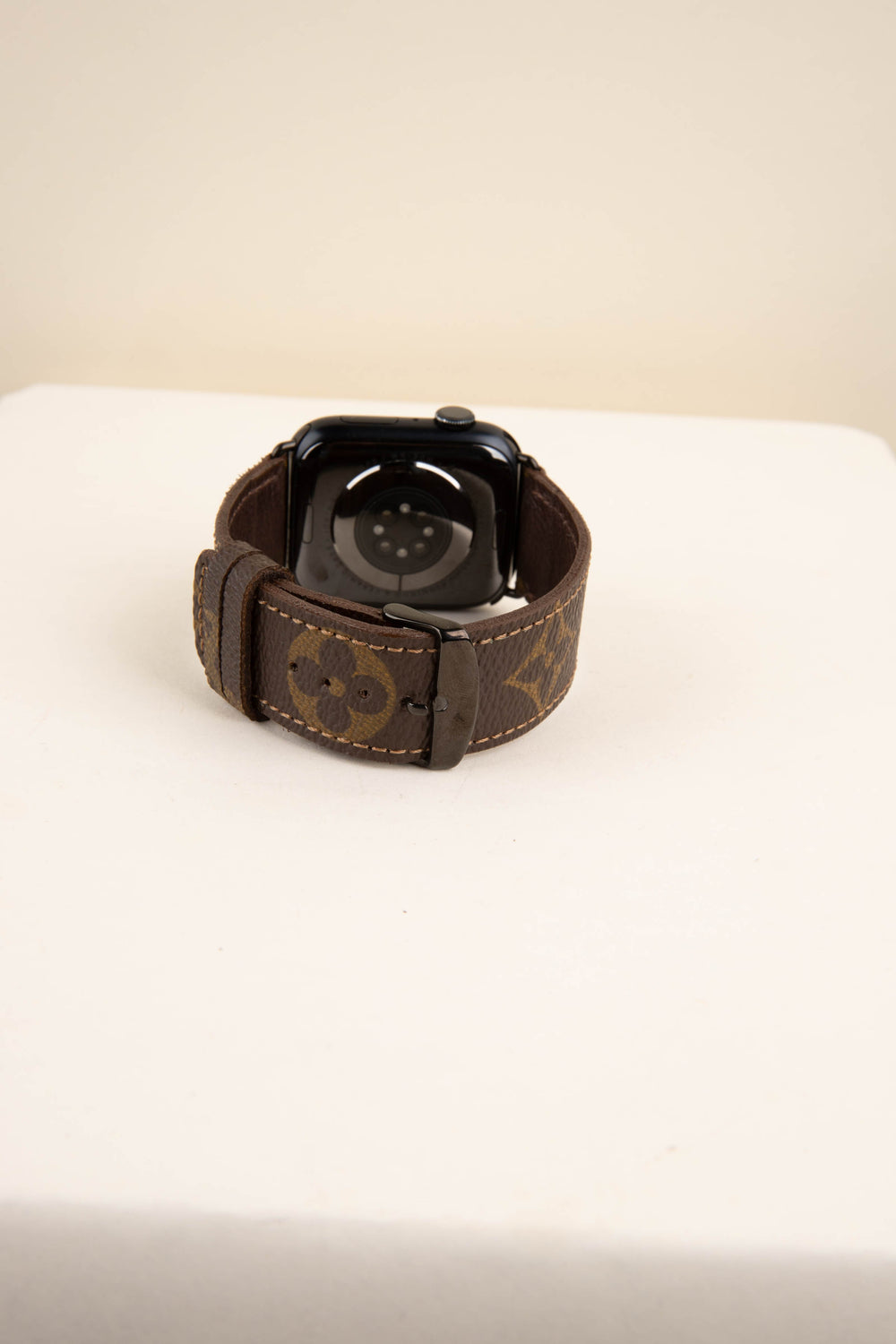 Lv watch discount strap price