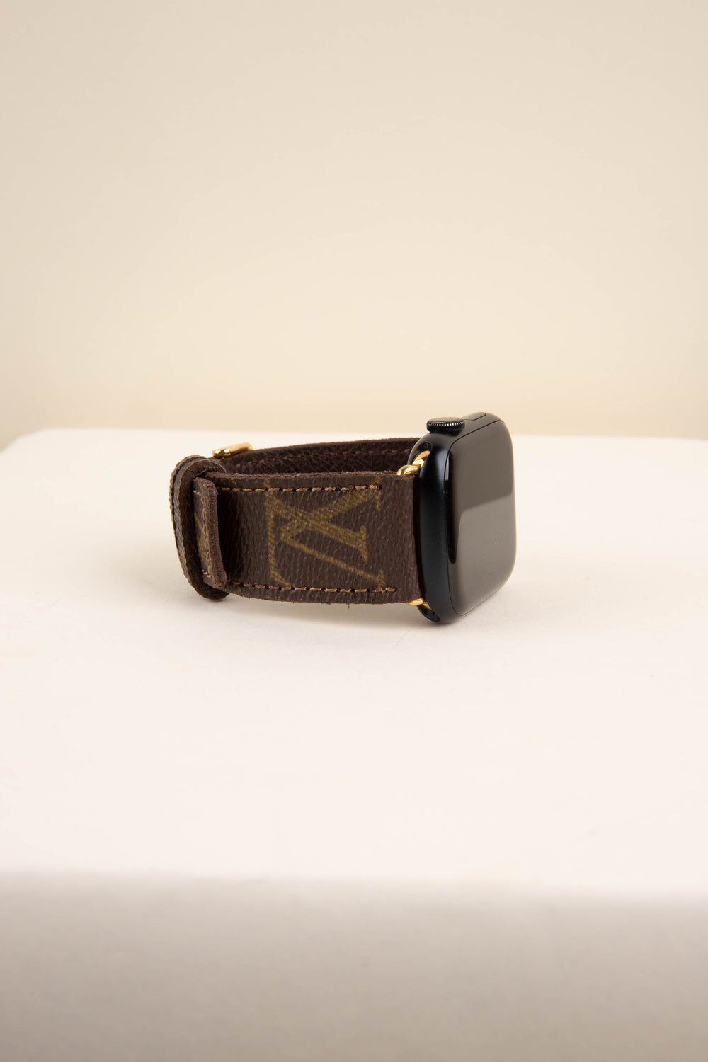 Apple lv best sale watch band